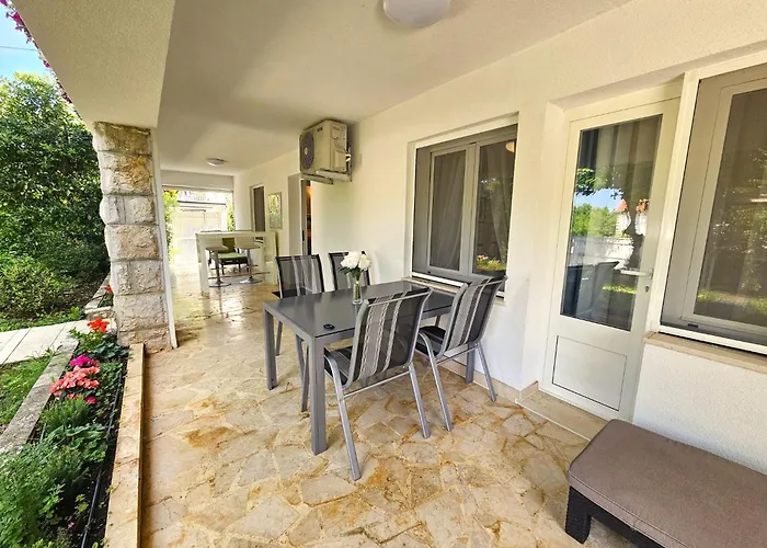 Moracea By Interhome Njivice