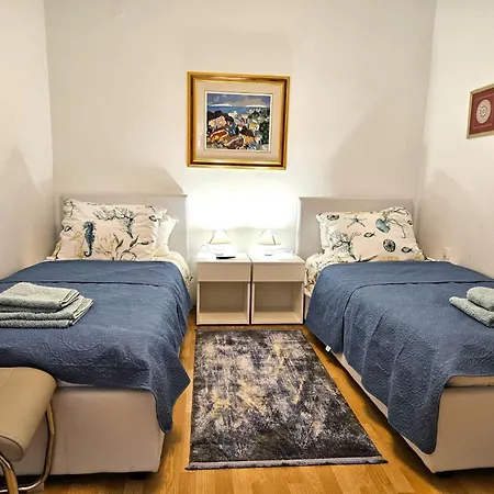 Moracea By Interhome Njivice