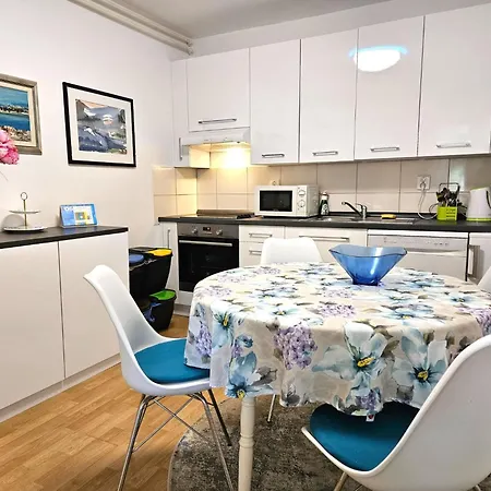 Moracea By Interhome * Njivice